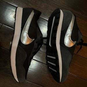 Boys Nike MD Valiant